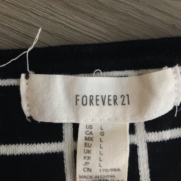 Navy and white checkered cropped sweater - Picture 2 of 2